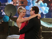 Category Penny S Short Hair The Big Bang Theory Wiki Fandom
