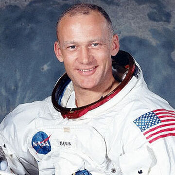 Buzz Aldrin The Big Bang Theory Wiki Fandom