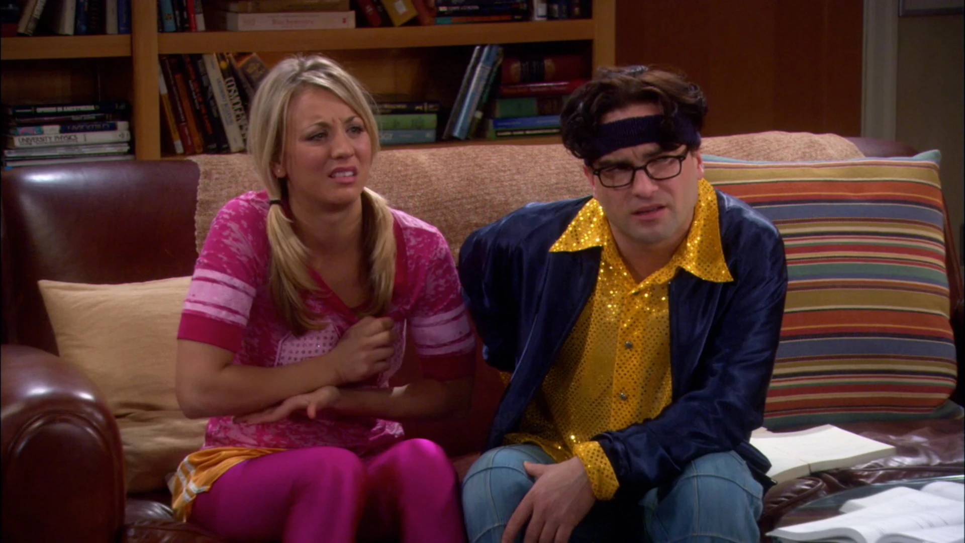 Секретарша шелдона актриса. Теория большого взрыва 3 взрыва кураж. Кураж бамбей теория большого взрыва. Теория большого взрыва 3 взрыва кураж. Сестра шелдона из сериала теория большого взрыва.