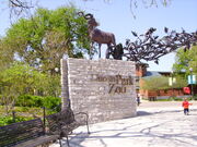 Lincoln Park Zoo -entrance-10May2005
