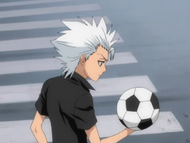 Ep132HitsugayaHoldsSoccerBall