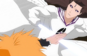 Ichigo menangkap pedang Aizen