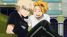 Denki hablando con Katsuki