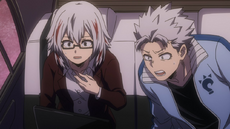 Natsuo se pregunta por qué Endeavor no abandona la pelea (anime)