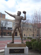Harryagganis statue