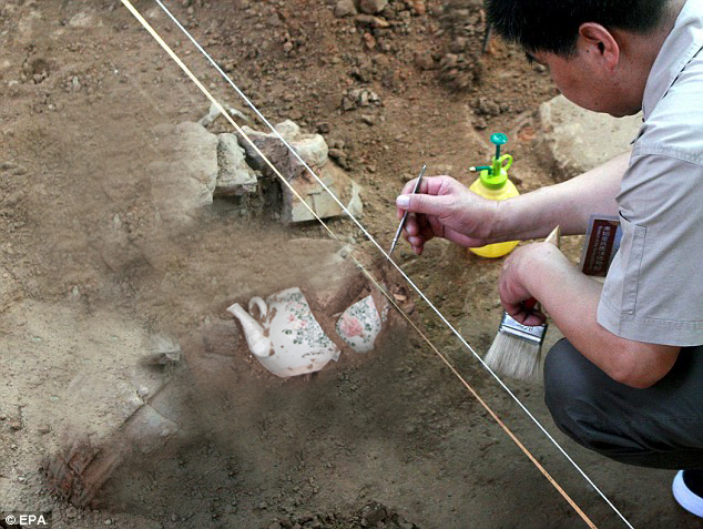 Teapot excavation