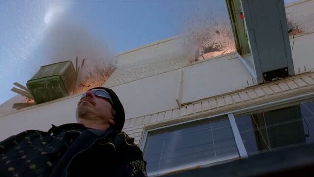 File:1x06 - Tuco's HQ explode.jpg