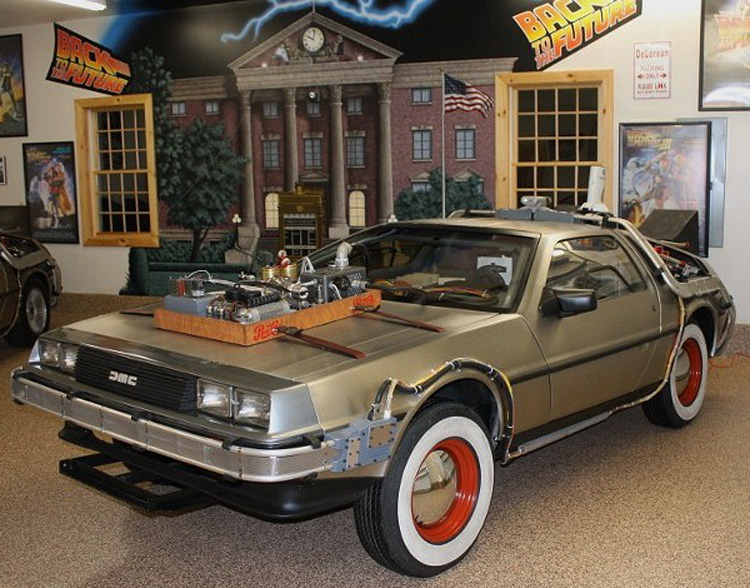 Futurepedia. DELOREAN DMC-12 back to the Future. Кадиллак Делориан. Делориан машина времени в музее. Назад в будущее 3 ДЕЛОРЕАН.