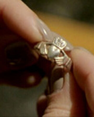 Anneau De Claddagh Wiki Buffyverse Fandom