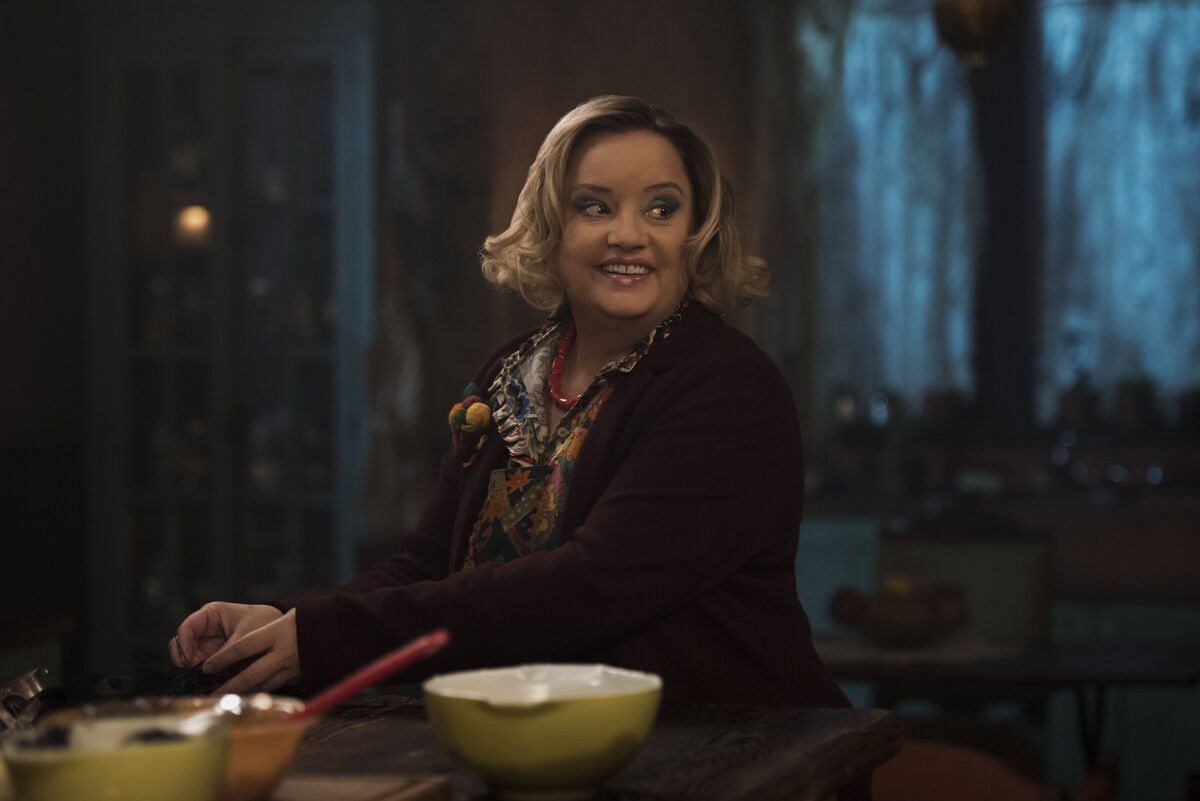 lucy davis, aunt hilda, chilling adventures of sabrina