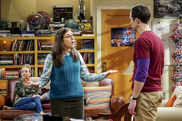 the big bang theory amy and sheldon have an argument in the living room while Penny watches from the couch