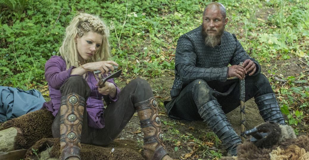 Vikings season 4 Lagertha and Ragnar preparing for battle