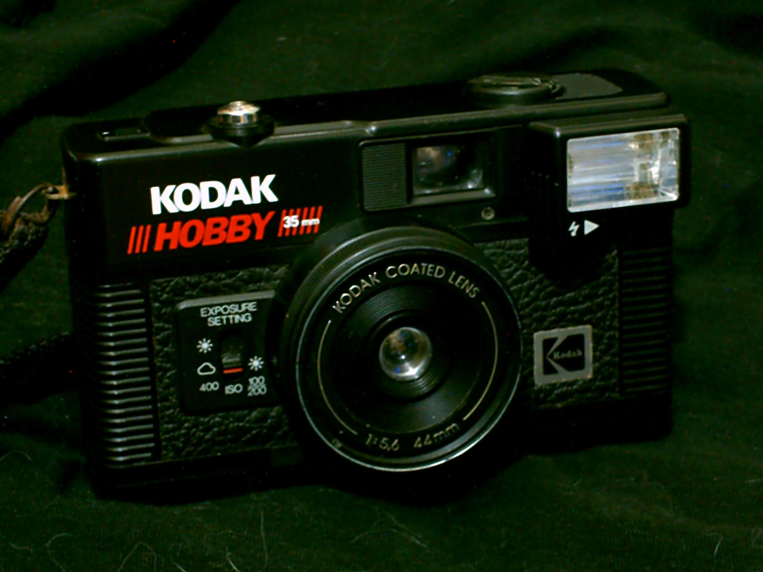 Kodak "Hobby 35 mm" built-in electronic flash manual film