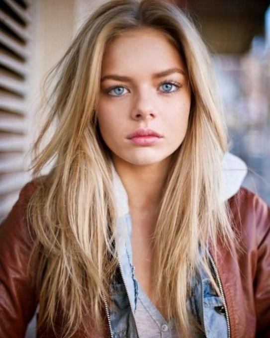 Blonde hair blue eyes percentage x women