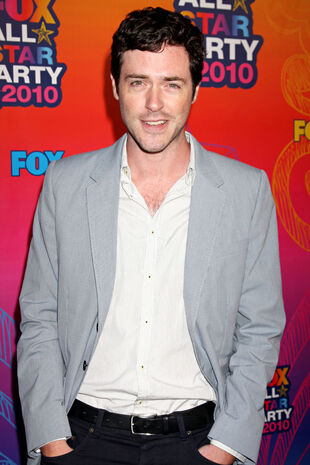 Brendan Hines | Castle Wiki | Fandom