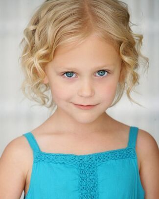 Alyvia Alyn Lind