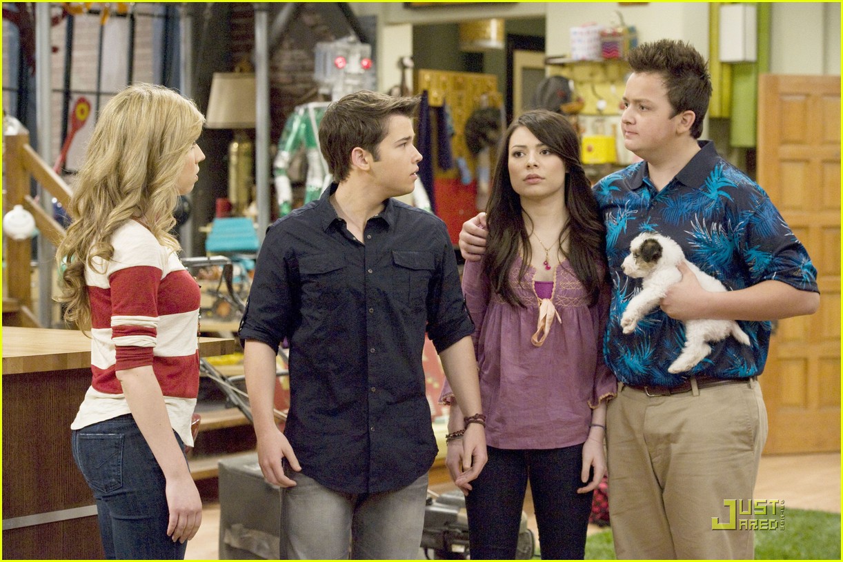 Is sam from icarly dating freddie