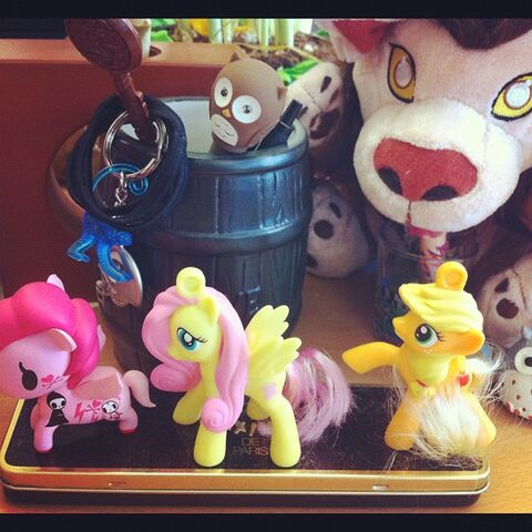 File:Desk ponies.jpg