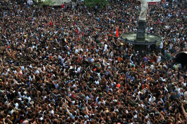 Crowd 2