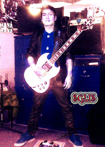 File:SGLIS rock en chimbote.jpg