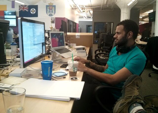 File:EarlDesk.jpg