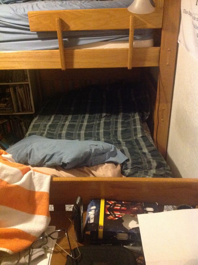 File:Bunk-bed.jpg