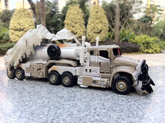 File:Megatron Toy Vehicle.jpg