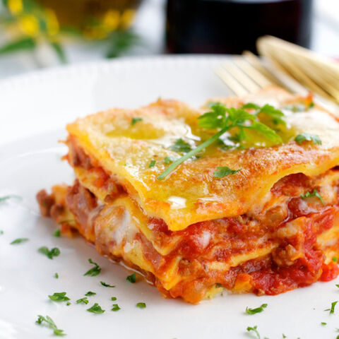 File:Lasagna-with-bechamel-and-meat-sauce.jpg