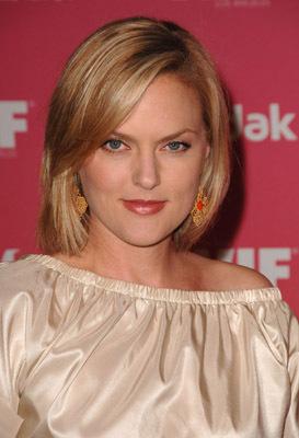 Elaine Hendrix on friends