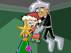DannyHelpKidPutStarOnTree