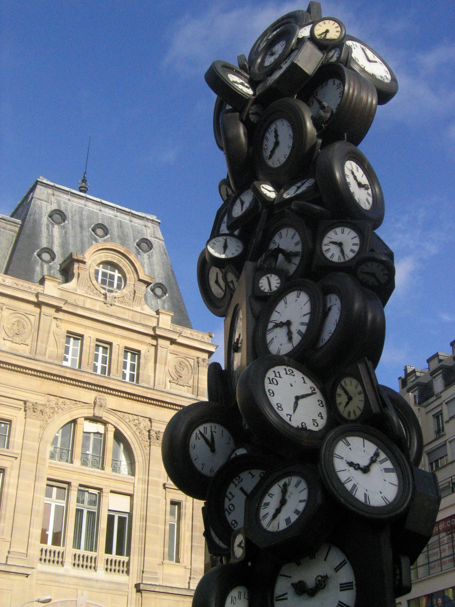 Часы уличные в Париже