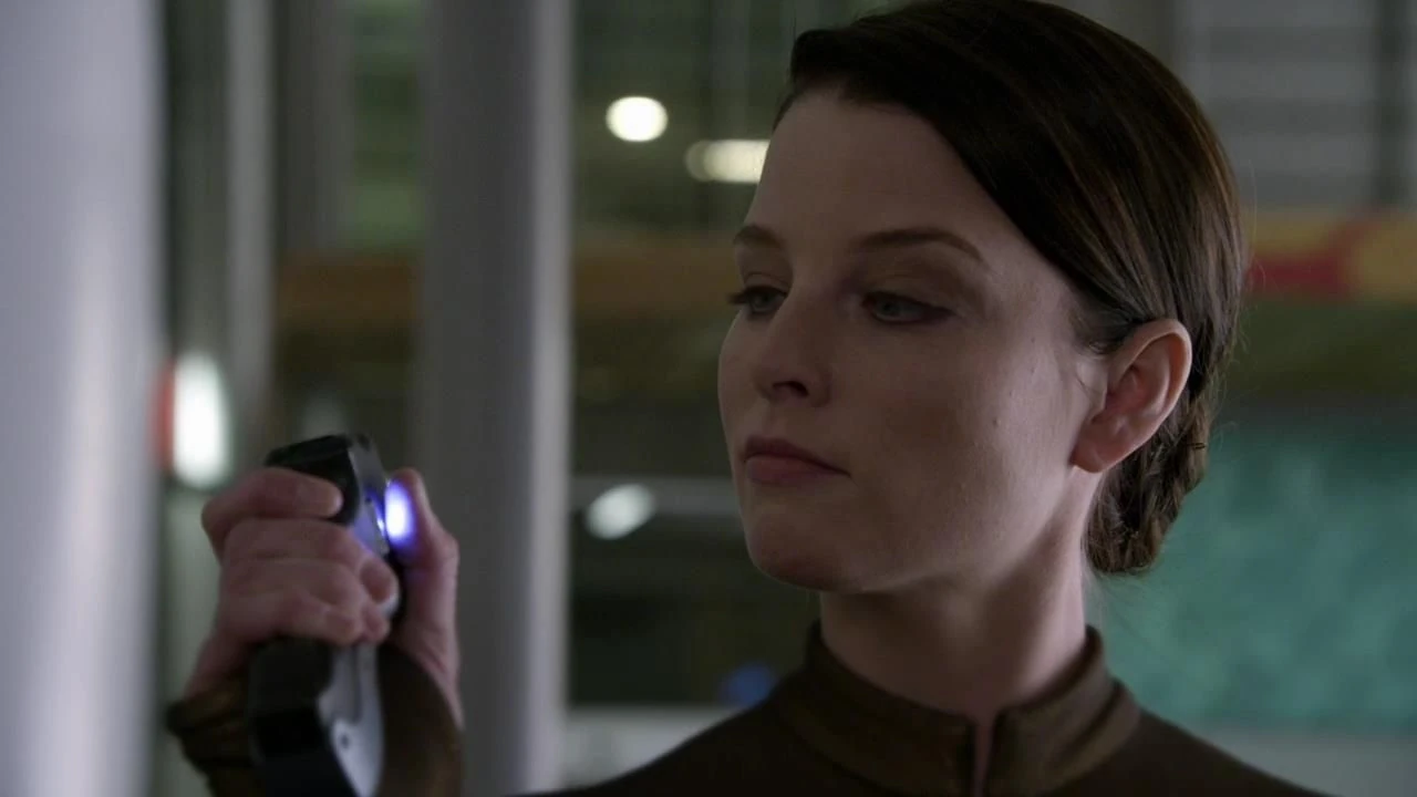 Image 1x02 kiera multitool.jpg Continuum Wiki FANDOM powered by Wikia