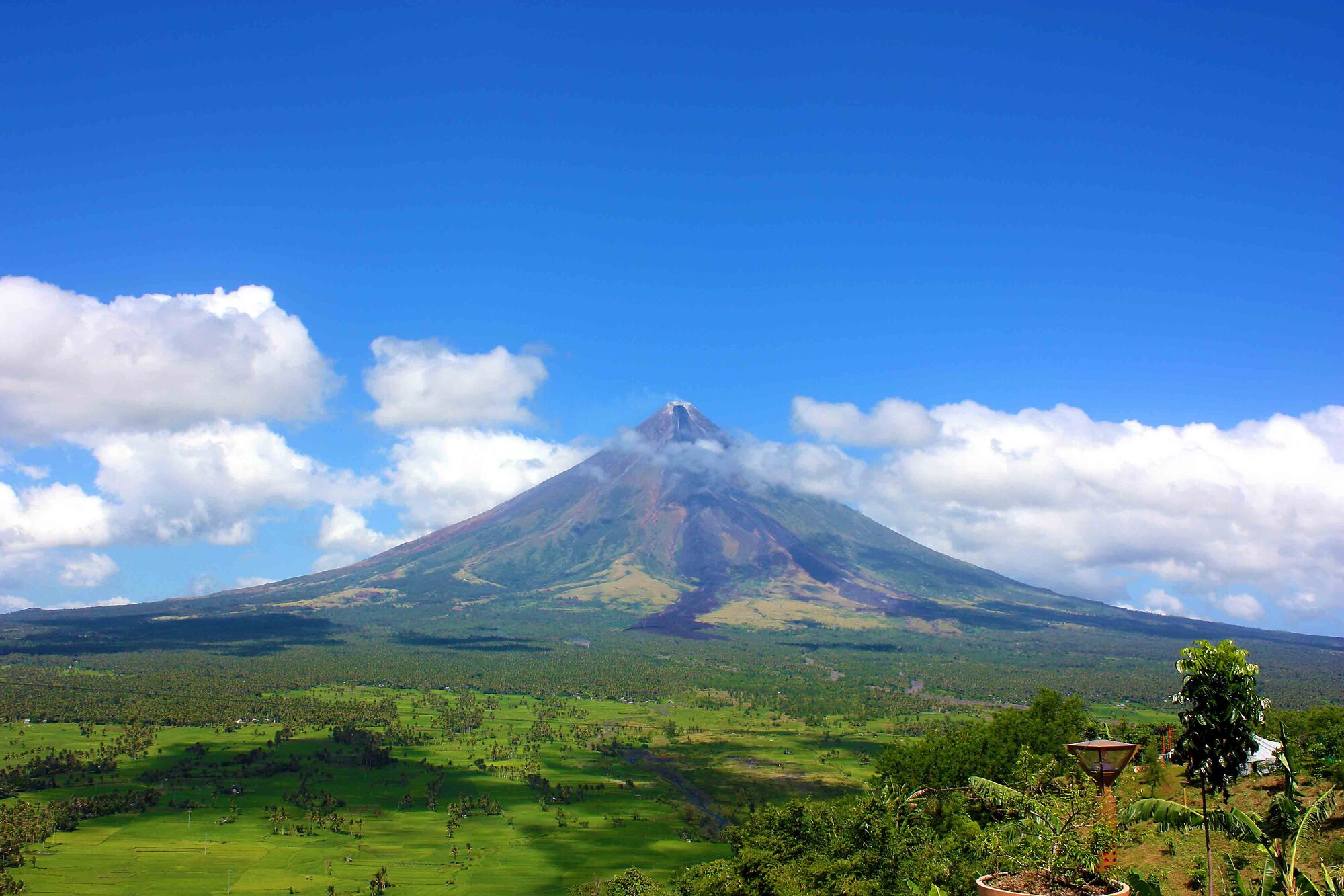 Image Mayon Volcano Constructed Worlds Wiki Fandom Powered By