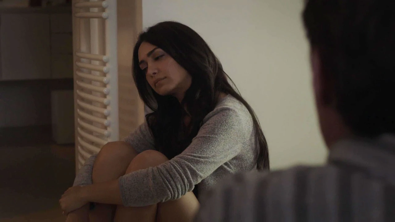 Image - Nazanin-Boniadi-as-Clare-Counterpart-Season-1-Episode-9-No-Mans