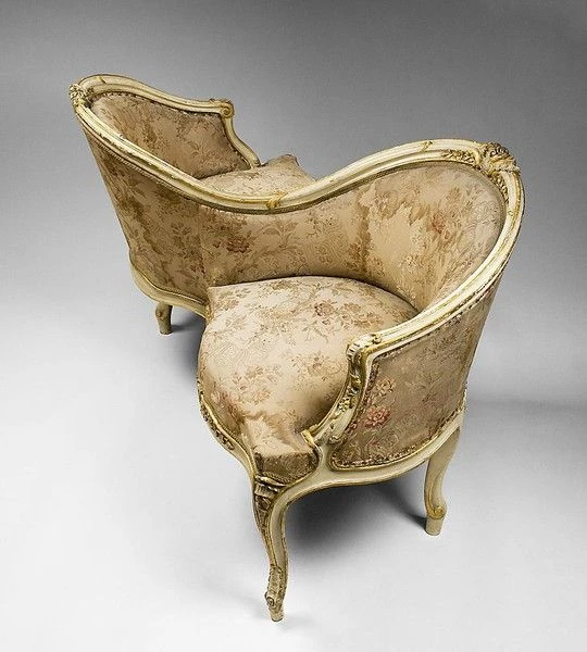 The Kissing Chair Game | Creepypasta Wiki | Fandom