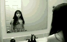 Terror-Espejo-Reflejo-Niña