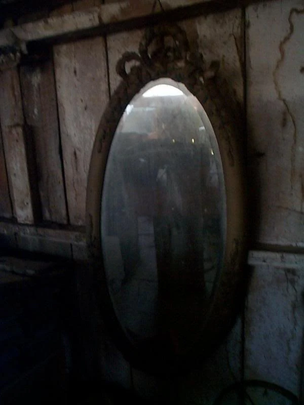 Empty Mirrors Creepypasta Wiki Fandom