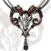 HyraaqTobitPendant