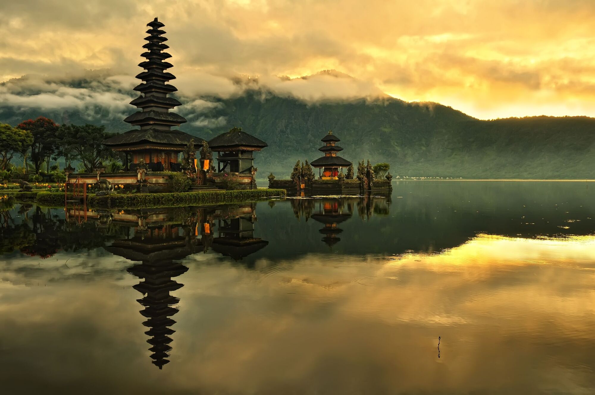 Image Bali  Pura Ulun Danu Bratan Water Temple in Bali  