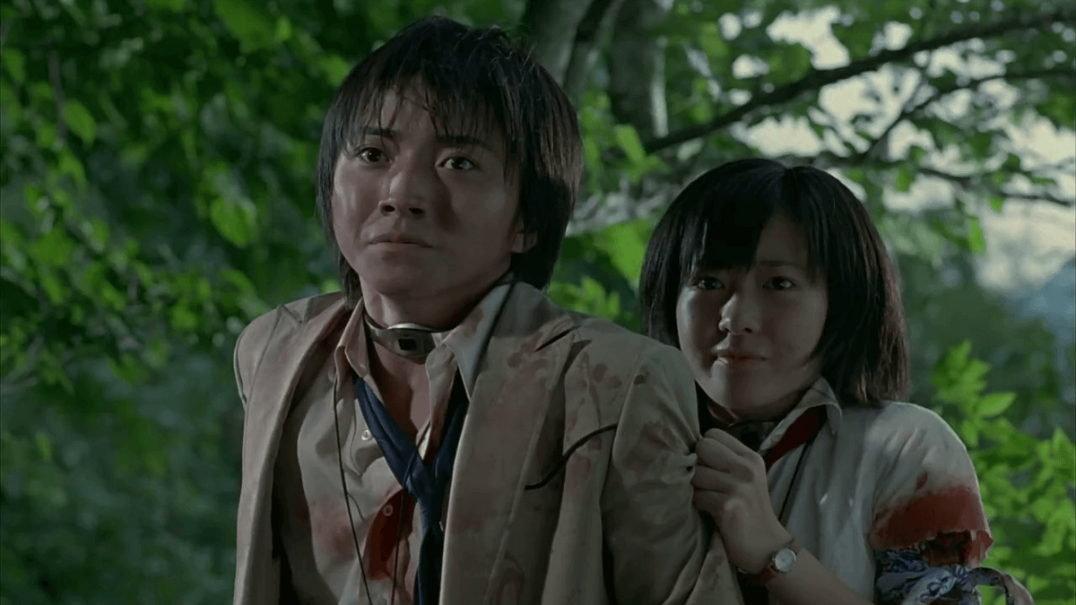 Shuya and Noriko trying to stay alive