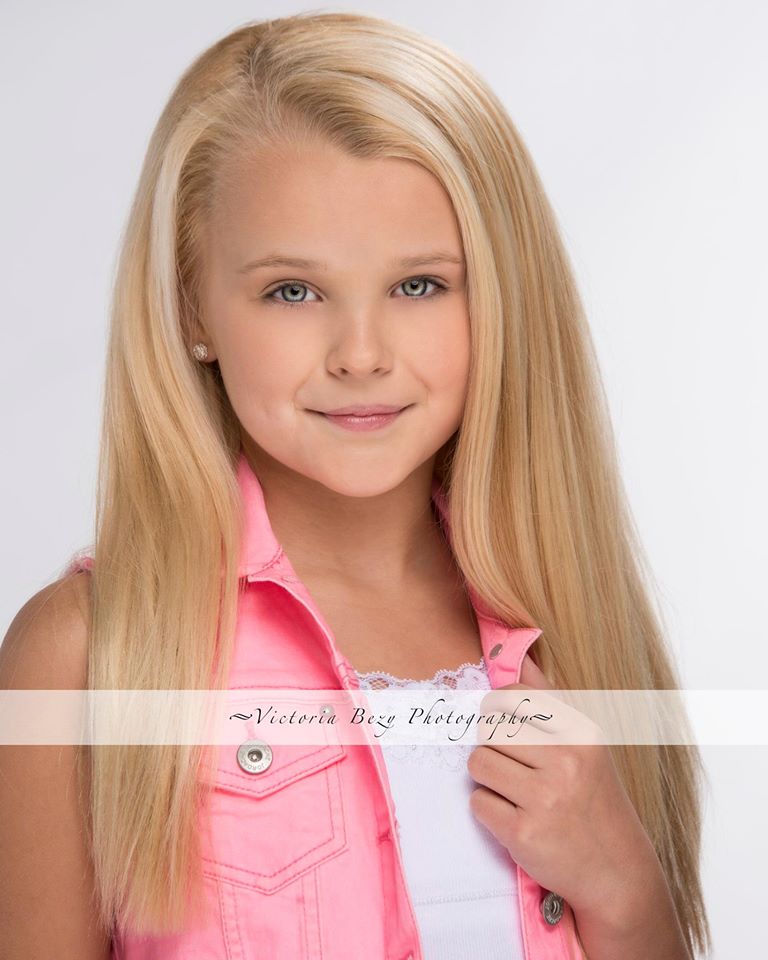 Classify American singer JoJo Siwa