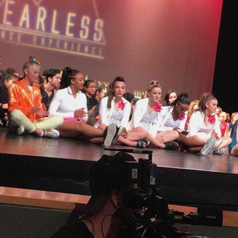 File:724 Girls at awards.jpg