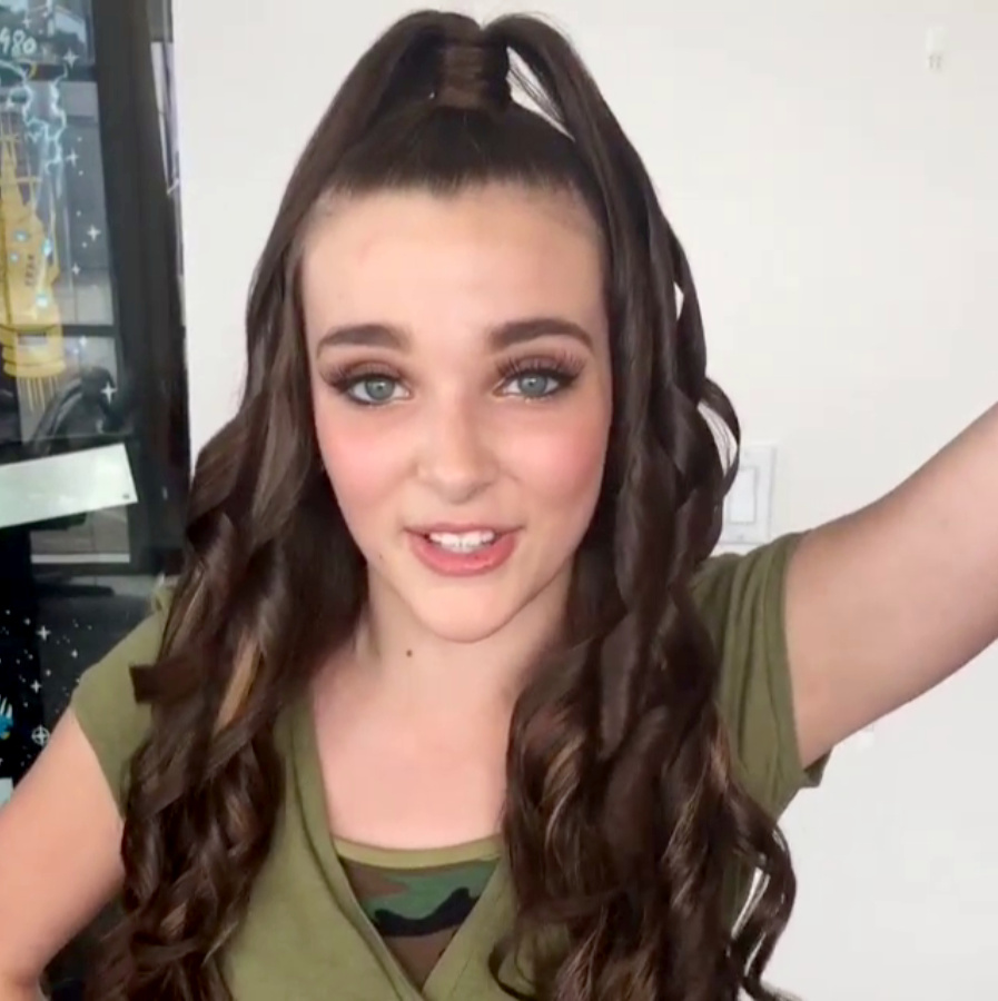 Image Kendall K on set of Wear Em Out music video 1Feb2015.jpg