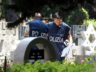 Verano tombe polizia