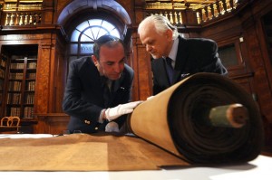 Rotolo-torah-300x199