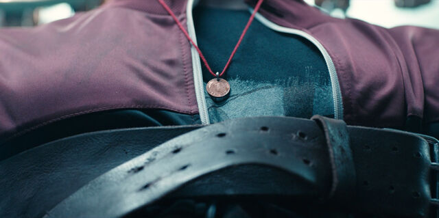 File:Dark 1x01 - Coin on red string.jpg