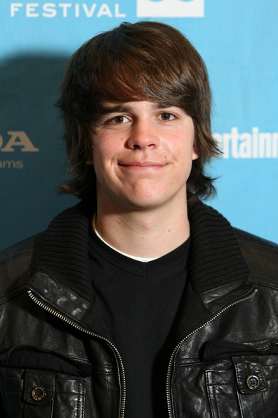Johnny Simmons | DC Movies Wiki | FANDOM powered by Wikia