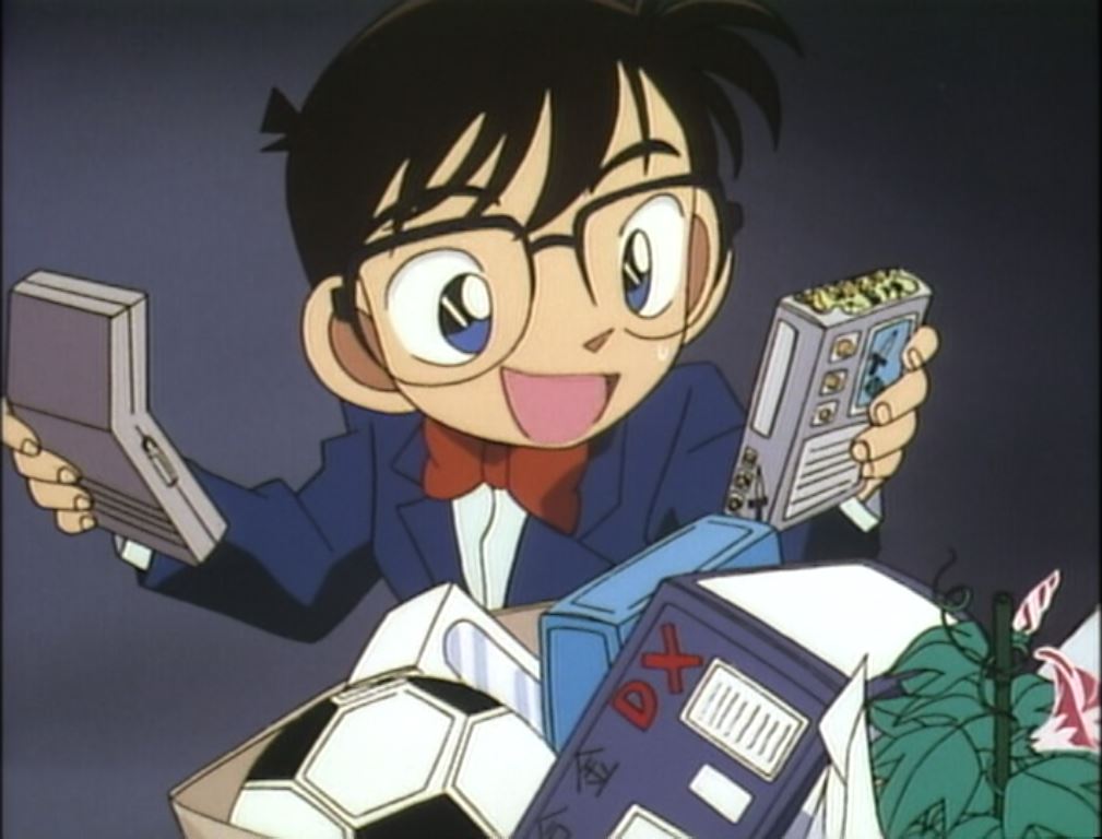 Conan jugando con los juguetes