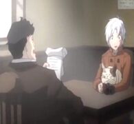 El inspector interrogando a Allen