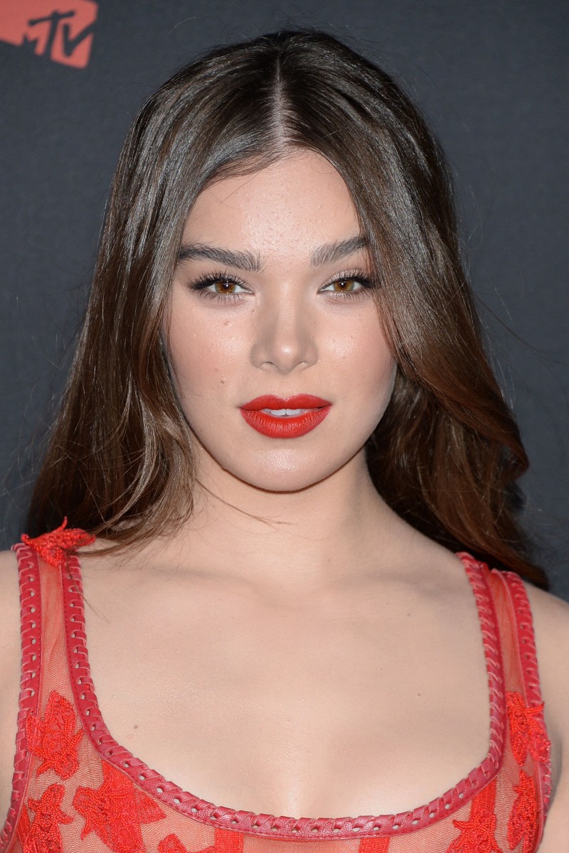 Hailee Steinfeld | Dickinson Wiki | Fandom